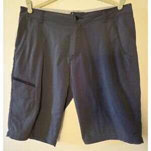 Oakley Bermuda Golf Shorts Flat Front Men's 36 Gray 11" Inseam Travel Comfort